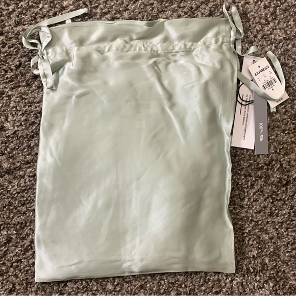 NWT $148 100% Silk 2-Piece Pajama Set Short Pants/Short Sleeve Top Light Sage M - Picture 9 of 11